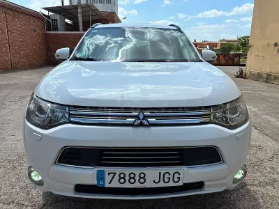 Usado Mitsubishi Outlander P-HEV 203 CV (149 kW) 2015 Blanco SUV