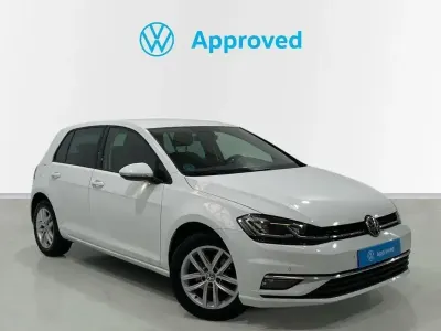 Używany VW Golf VII Advance 115 KM (84 kW) 2020 Biały Sedan/Limuzyna