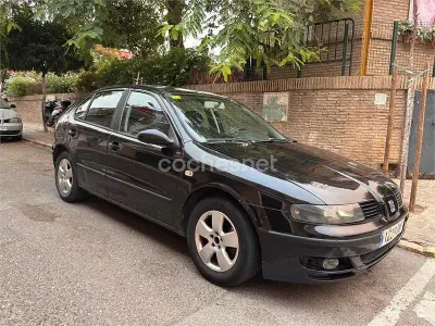 Usado Seat Leon Sport 110 CV (80 kW) 2005 Negro Utilitario