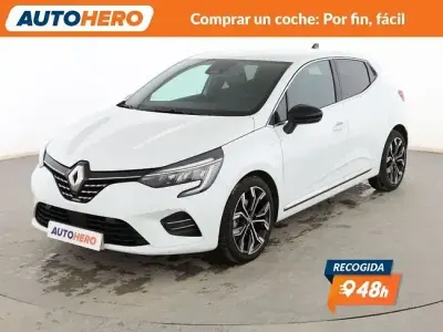Używany Renault Clio V Techno 140 KM (102 kW) 2022 Biały Sedan/Limuzyna