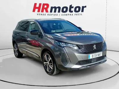 Usado Peugeot 5008 Allure 131 CV (96 kW) 2024 Gris SUV