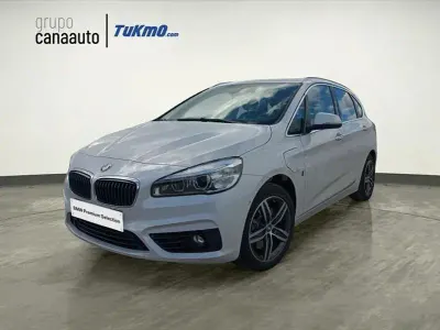 Käytetty BMW 225 Active Tourer iPerformance 224 HP (164 kW) 2016 Valkoinen Tila-auto
