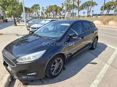 Usado Ford Focus Trend 125 CV (91 kW) 2016 Negro Berlina
