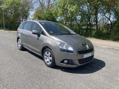 Usado Peugeot 5008 Premium 110 CV (80 kW) 2010 Beige Monovolumen