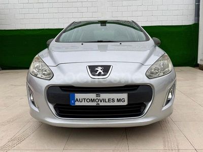 Usado Peugeot 308 Access 92 CV (67 kW) 2011 Gris / plata Berlina