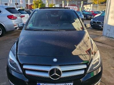 Usado Mercedes 220 170 CV (125 kW) 2014 Negro