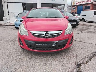 Usado Opel Corsa Essentia 85 CV (62 kW) 2012 Rojo Utilitario
