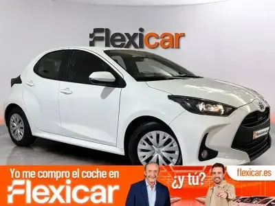 Usado Toyota Yaris Active 111 CV (81 kW) 2020 Blanco