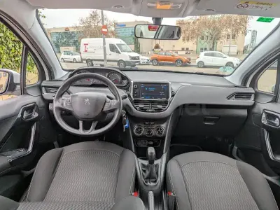 Usado Peugeot 208 Active 100 CV (73 kW) 2019 Blanco Utilitario