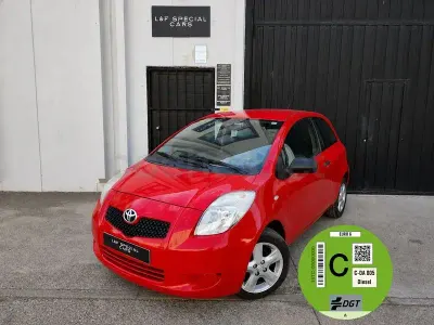 Usado Toyota Yaris 87 CV (63 kW) 2008 Rojo Utilitario