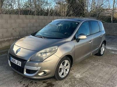 Usado Renault Scénic III Dynamique 131 CV (96 kW) 2010 Marrón Monovolumen