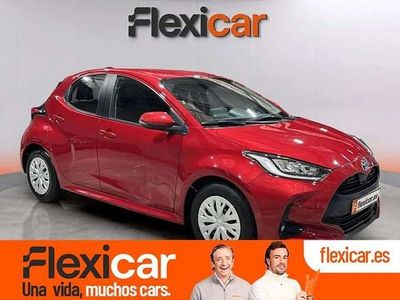Rojo Usado 2023 Toyota Yaris Hybrid Active Utilitario | 16.490 € (Buen precio)