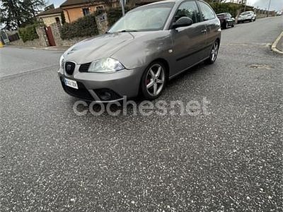 Usado Seat Ibiza Sport 100 CV (73 kW) 2004 Gris / plata Utilitario