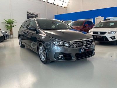 Usado Peugeot 308 SW Allure 130 CV (95 kW) 2021 Gris / plata Familiar