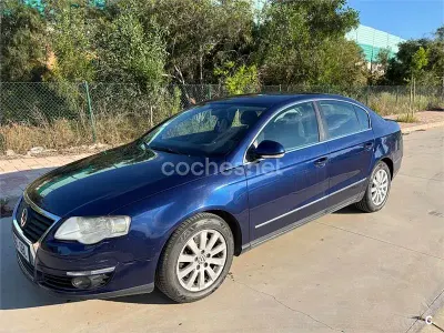Usado VW Passat Trendline 140 CV (102 kW) 2008 Azul Berlina