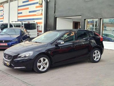 Usado Volvo V40 Kinetic 114 CV (83 kW) 2015 Negro Utilitario