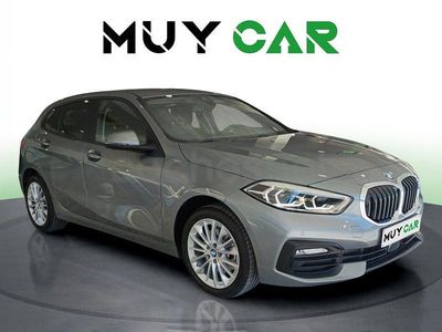 Usado BMW 118 Comfort Edition 140 CV (102 kW) 2022 Gris / plata Utilitario