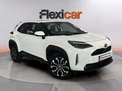 Usado Toyota Yaris Style 116 CV (85 kW) 2024 Blanco Utilitario