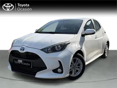 Usado Toyota Yaris Hybrid Business Edition 116 CV (85 kW) 2021 Blanco Berlina