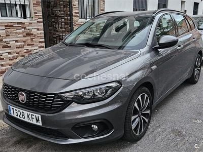 Usado Fiat Tipo Lounge 95 CV (69 kW) 2017 Gris / plata Berlina