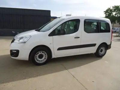 Usado Citroën Berlingo Live 102 CV (75 kW) 2018 Blanco Monovolumen