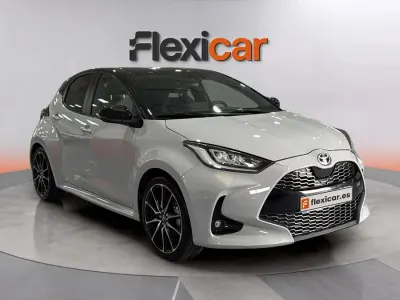 Usado Toyota Yaris Hybrid Plus 116 CV (85 kW) 2022 Blanco Berlina