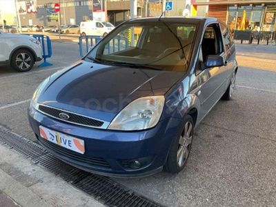 Usado Ford Fiesta Trend 90 CV (66 kW) 2006 Azul Utilitario
