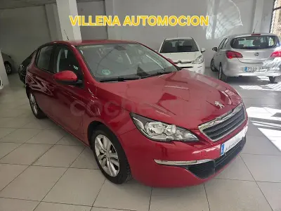 Käytetty Peugeot 308 Active 82 HP (60 kW) 2014 Punainen Sedan