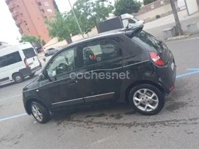 Usado Renault Twingo Intens 70 CV (51 kW) 2015 Negro Utilitario
