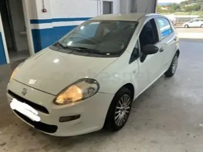 Usado Fiat Punto Pop 75 CV (55 kW) 2012 Blanco Utilitario