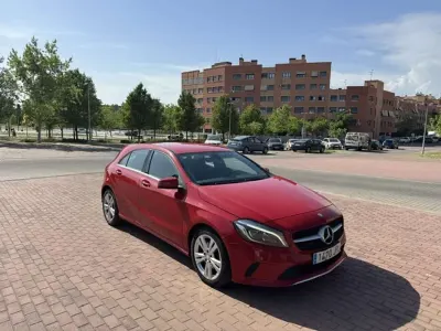 Usado Mercedes A200 AMG line 136 CV (100 kW) 2016 Rojo Utilitario
