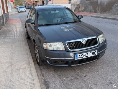 Usado Skoda Superb 163 CV (119 kW) 2007 Gris / plata Berlina