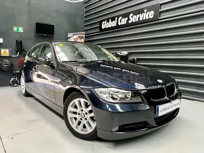 Usado BMW 318 122 CV (89 kW) 2007 Azul Berlina