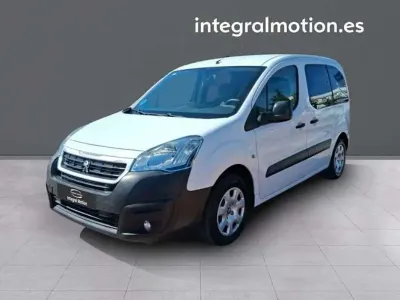 Usado Peugeot TePee Access 75 CV (55 kW) 2016 Blanco Van