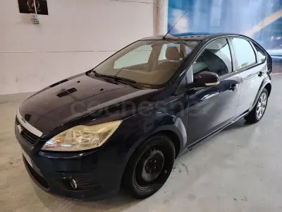 Usado Ford Focus Trend 90 CV (66 kW) 2010 Azul Berlina
