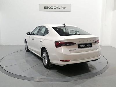 Blanco Usado 2024 Skoda Octavia G-TEC Ambition | 22.900 €
