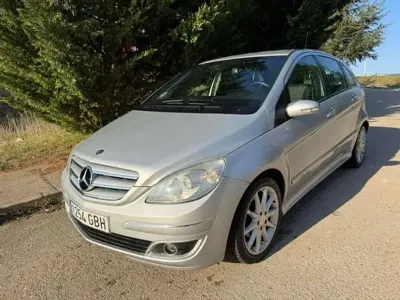 Usado Mercedes B180 109 CV (80 kW) 2008 Gris Monovolumen