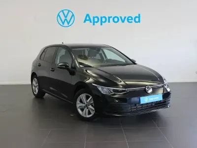 Begagnad VW Golf VII Life 150 HK (110 kW) 2021 Svart Halvkombi