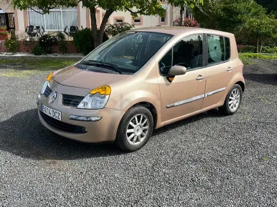 Usado Renault Modus Dynamique 80 CV (58 kW) 2004 Beige Monovolumen