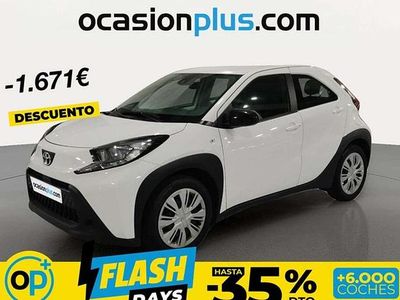Usado Toyota Aygo Play 72 CV (52 kW) 2023 Blanco Utilitario