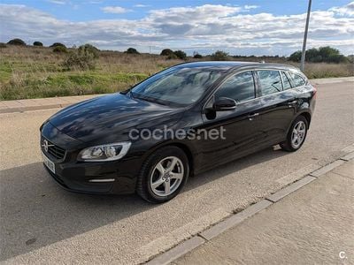 Begagnad Volvo V60 Momentum 120 HK (88 kW) 2018 Svart Kombi