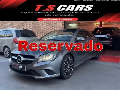 Usado Mercedes CLA200 Urban 136 CV (100 kW) 2014 Gris / plata Berlina