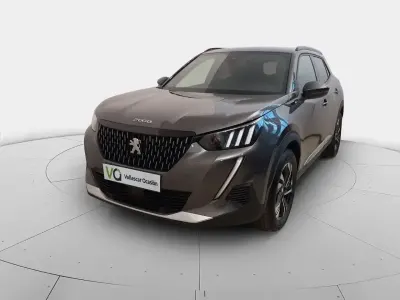Usado Peugeot 2008 GT 130 CV (95 kW) 2023 Gris SUV