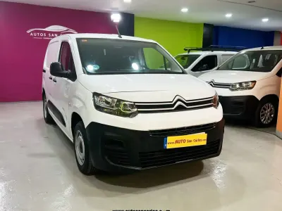 Usado Citroën Berlingo 100 CV (73 kW) 2022 Blanco Monovolumen