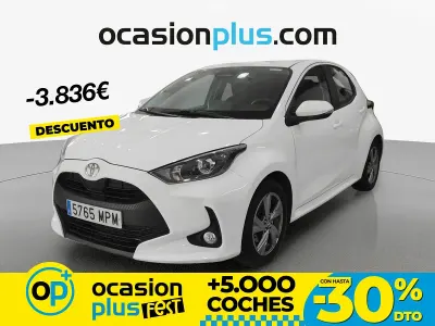 Usado Toyota Yaris Hybrid Active 116 CV (85 kW) 2024 Blanco Berlina