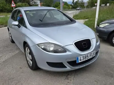 Usado Seat Leon Reference 105 CV (77 kW) 2007 Plateado Utilitario