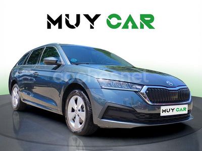 Gris / plata Usado 2022 Skoda Octavia Ambition Familiar | 18.490 € (Precio justo)
