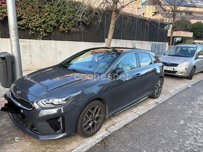 Usado Kia Ceed 140 CV (102 kW) 2019 Gris / plata Utilitario