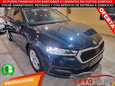 Usado Skoda Octavia Active 116 CV (85 kW) 2022 Azul Familiar