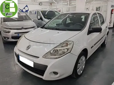 Usado Renault Clio IV 75 CV (55 kW) 2012 Blanco Berlina